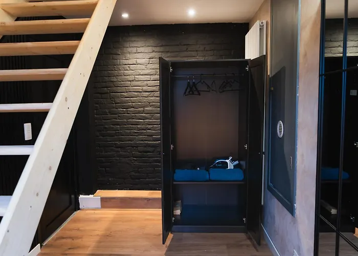 Simple Private In 5br Shared Apartment, Well Connected Location Appartement Gand