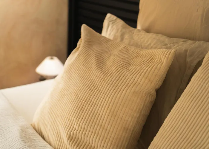 Appartement Simple Private In 5br Shared Apartment, Well Connected Location