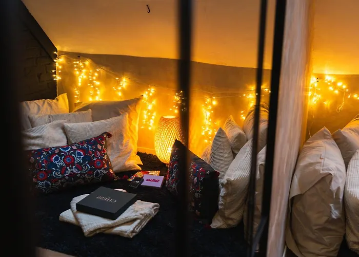 Simple Private In 5br Shared Apartment, Well Connected Location Gand