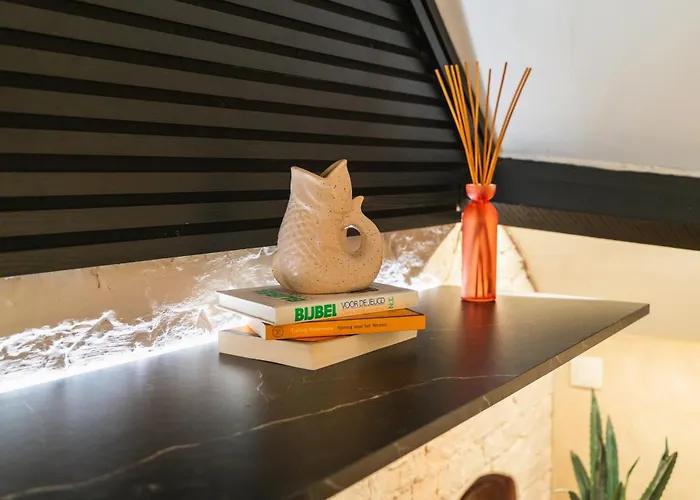 Appartement Simple Private In 5br Shared Apartment, Well Connected Location *