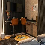 Daire Simple Private In 5br Shared Apartment, Well Connected Location *