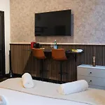 Simple Private In 5br Shared Apartment, Well Connected Location