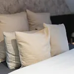 Daire Simple Private In 5br Shared Apartment, Well Connected Location
